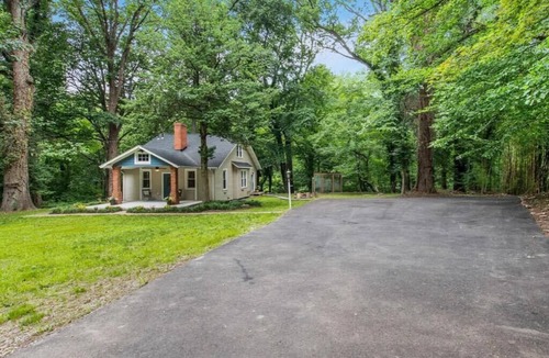 Forest Glen House | Miranda's is one of the coziest 2-bedroom gems you will experience. Welcome