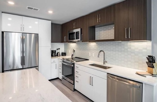 Woodmont Triangle Apartment | Modern | 1BR Apartments | Downtown Bethesda | by GLS