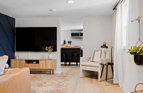 Brevard House | Modern 2 Bed 1 Bath Walking Distance to Downtown