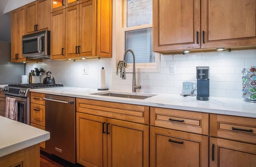 Bucktown House | Modern 2-bedroom townhome in Chicago with private patio