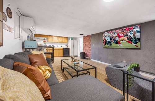 North Beacon Hill House | Modern 2BR Basement Near LRT Parking
