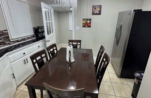 Winston - Salem House | Modern 2BR Retreat | 85” TV Ultra-Comfy king Beds
