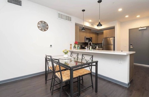 Little Tokyo Apartment | Modern 3BR City Escape | Balcony & Rooftop Pool