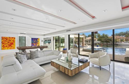 South Lake House | Modern 5-Bedroom Waterfront Villa with Private Pool, Dock, and Jacuzzi in Hollywood