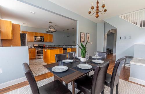 East Liberty House | Modern 7BR Retreat