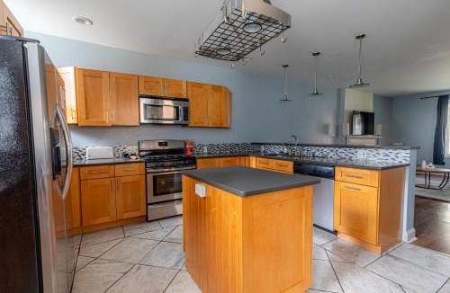 East Liberty House | Modern 7BR Retreat