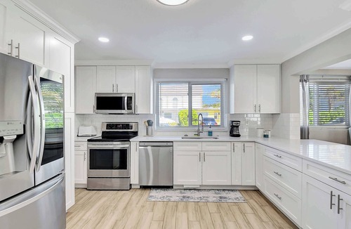 Delray Beach House | Modern and Updated Delray Beach Escape Sleeps 10!