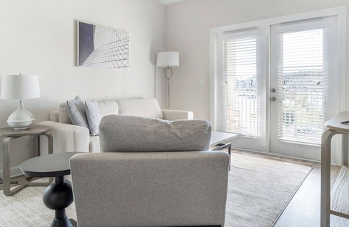 Clayton Apartment | Modern Apartment in Prime Location (ID1012X166)