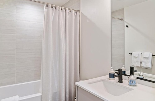 Columbia City Apartment | Modern apartment near light rail