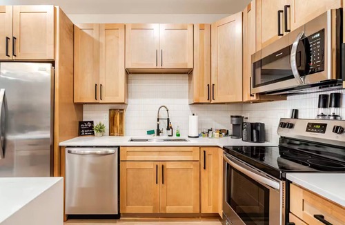 Arrowood House | Modern Cabin Vibes – 10 Min to Uptown + Airport