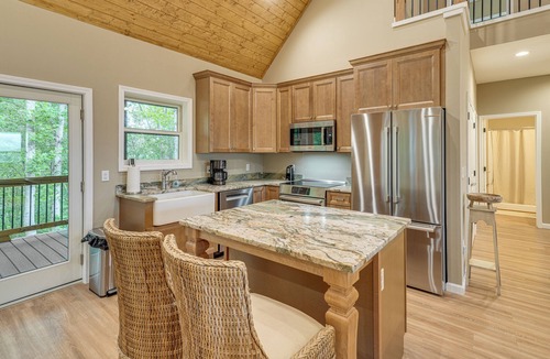 Green Mountain Cabin | Modern Cabin w/Sweeping Views in Blue Ridge Mtns!
