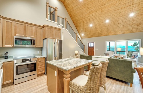 Green Mountain Cabin | Modern Cabin w/Sweeping Views in Blue Ridge Mtns!