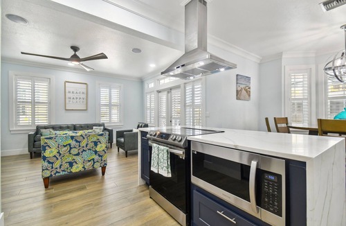 Captiva House | Modern Captiva Retreat I Pool/Spa I Prime Location