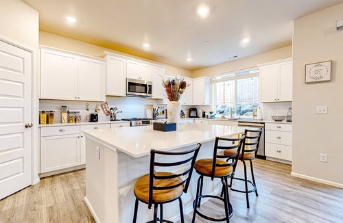 Sultan House | Modern & charming dog-friendly nature retreat with fireplace, patio, AC, & W/D