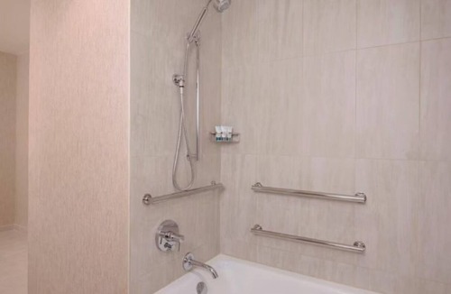 Park Central Hotel | Modern Dallas Stay Near Park Central Mall! 3 Units, Outdoor Pool, Pets Allowed!
