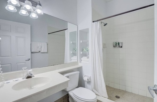 Naples Hotel | Modern Double Room with Wi-Fi, Parking & Amenities