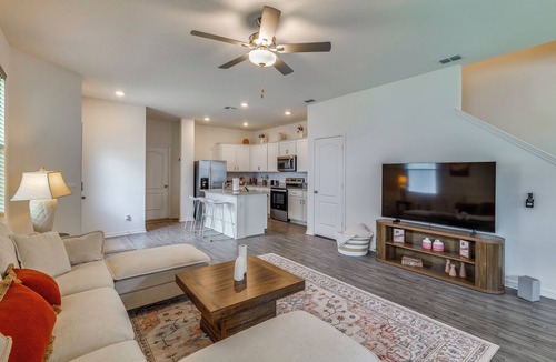 Dundee House | Modern Dundee Townhome Near Lakes & Legoland!