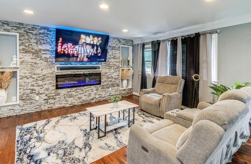 Oxon Hill-Glassmanor Apartment | Modern Fort Washington Apt: 14 Mi to National Mall