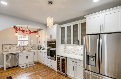 Roselawn Finance House | Modern Group Getaway w/Private Yard in Cincinnati
