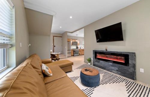 Lake Placid House | Modern Home &Cozy