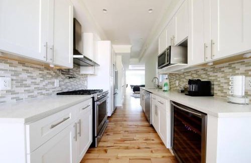 Hill East House | MODERN HOME NEAR CAPITOL HILL - Walk to METRO subway