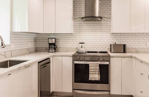Croissant Park House | Modern Home w/Pool + 2nd Unit - Near Las Olas