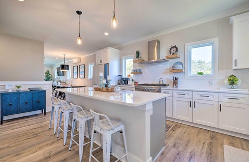 Wilmington Beach House | Modern Home w/Rooftop Deck, Walk to Beach!