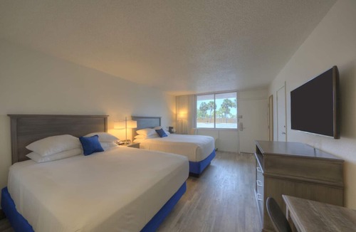 Fort Walton Beach Hotel | Modern Island Escape with Swimming Pools Near Boardwalk Fun | 3 Units