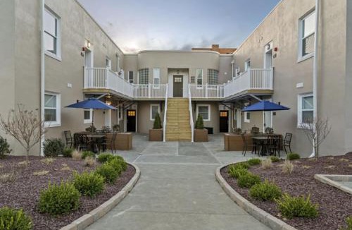 East Liberty Apartment | Modern King Bed Suite with Free Parking