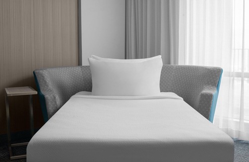 Clearwater Beach Hotel | Modern King Sofa Room | Pool, Rooftop Drinks & Dolphin Tour 0.3 mi, near Pier
