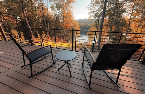 Whitehall House | Modern Lake House with Huge Glass Windows