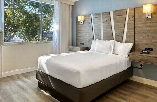 Pinellas Point Hotel | Modern Lavish Unit w/Balcony, Resort Amenities | Near St. Pete Beach