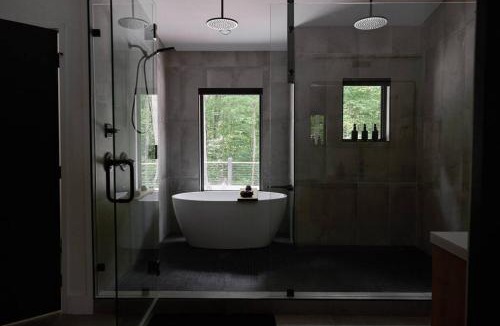 Ellijay Ski Chalet | Modern luxury cabin with hot tub on river