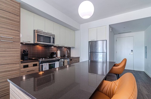 Tysons Apartment | Modern Luxury Full 1Bedroom Apartment. Pool, Gym & Mall, Metro, & Restaurants