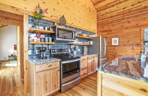 McArthur Cabin | Modern Luxury Hocking Hills Cabin with Hot Tub