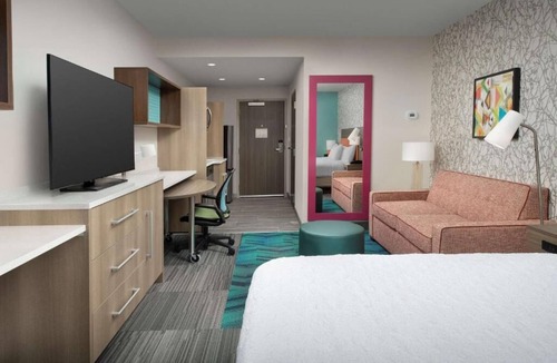 Ludlam Hotel | Modern Miami Escape with Breakfast Minutes From Airport & Local Attractions