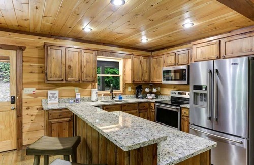 Foxfire Estates Cabin | Modern Mountain Cabin w/Games & Outdoor Living