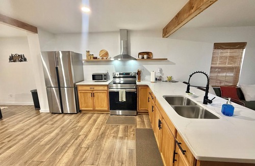 Cashes Valley House | Modern Mountain Retreat!