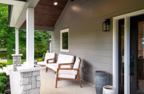 Inglewood House | Modern Music City Oasis Sauna & Spacious Yard
