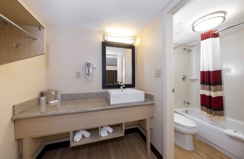 East Naples Hotel | Modern Naples Stay Near Fifth Ave w/Pool Access