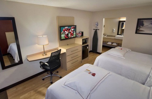East Naples Hotel | Modern Naples Stay Near Fifth Ave w/Pool Access