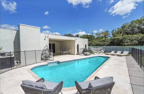 Little Ranches House | Modern Retreat in the Heart of Hollywood