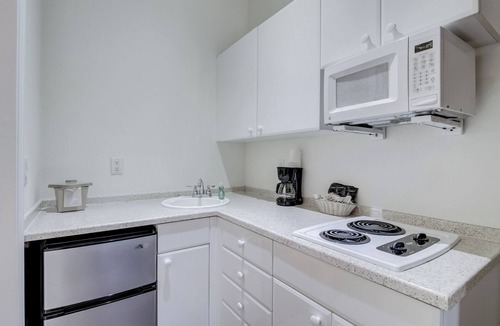 Naples Hotel | Modern Room with 2 Queen Beds, Wi-Fi & Parking