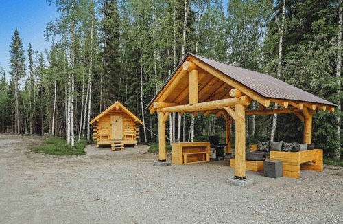 Badger Cabin | Modern Rustic Cabin w/Running Water & Shared Sauna