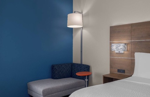 Myrtle Beach Hotel | Modern Space w/Access to Onsite Pool & Hot Tub | Free Parking & Breakfast