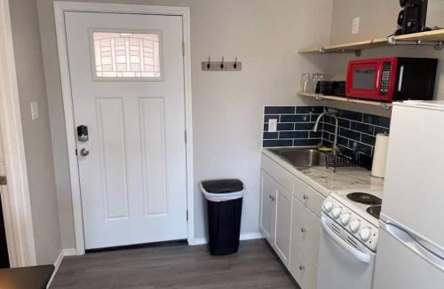 University Heights Apartment | Modern Studio - Near UNM, Nob Hill and downtown
