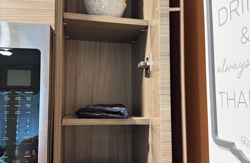 Squire Park Apartment | Modern Studio Prime Location Free Onsite Parking