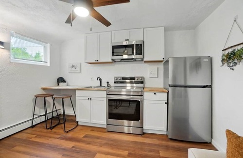 Roselawn Finance Apartment | Modern Studio W/Parking/Long-Term Ready