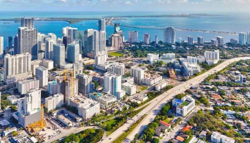 Brickell Hotel | Modern Studio with Balcony Near Brickell & Downtown