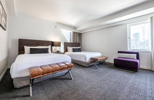 Near North Side Hotel | Modern Suite with Rooftop Lounge & Views of Downtown Chicago